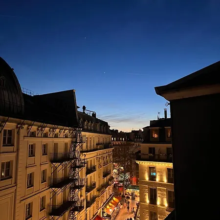 Parisian Flat Under The Roofs Апартаменты