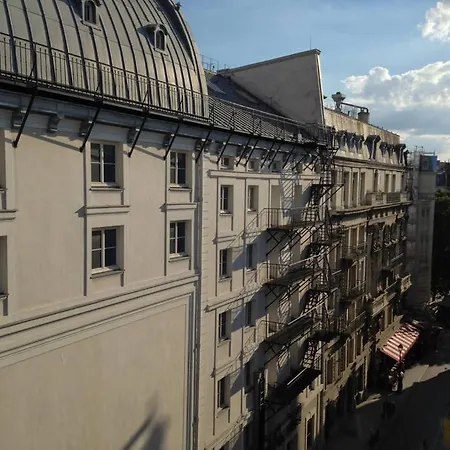 Parisian Flat Under The Roofs דירה