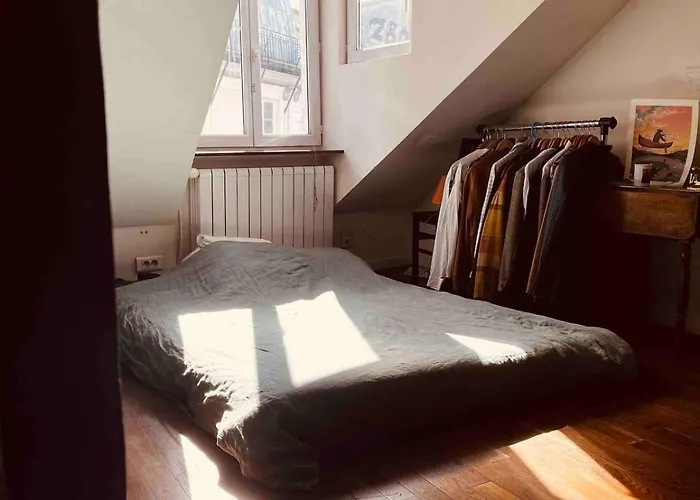 Parisian Flat Under The Roofs דירה *