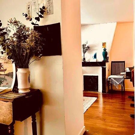Апартаменты Parisian Flat Under The Roofs *